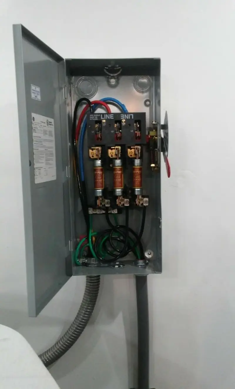 Three-phase disconnect switch installed for Smoke Detector Installation in Bonham